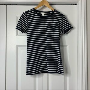 H&M Classic Cotton Navy and White Striped Tee. Women’s Size M